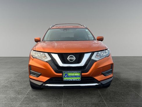 Used 2020 Nissan Rogue SV image 2