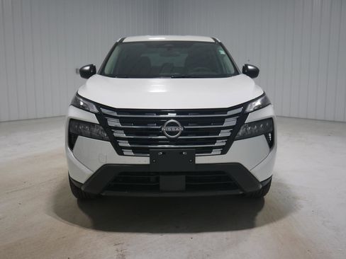 Used 2025 Nissan Rogue S image 2