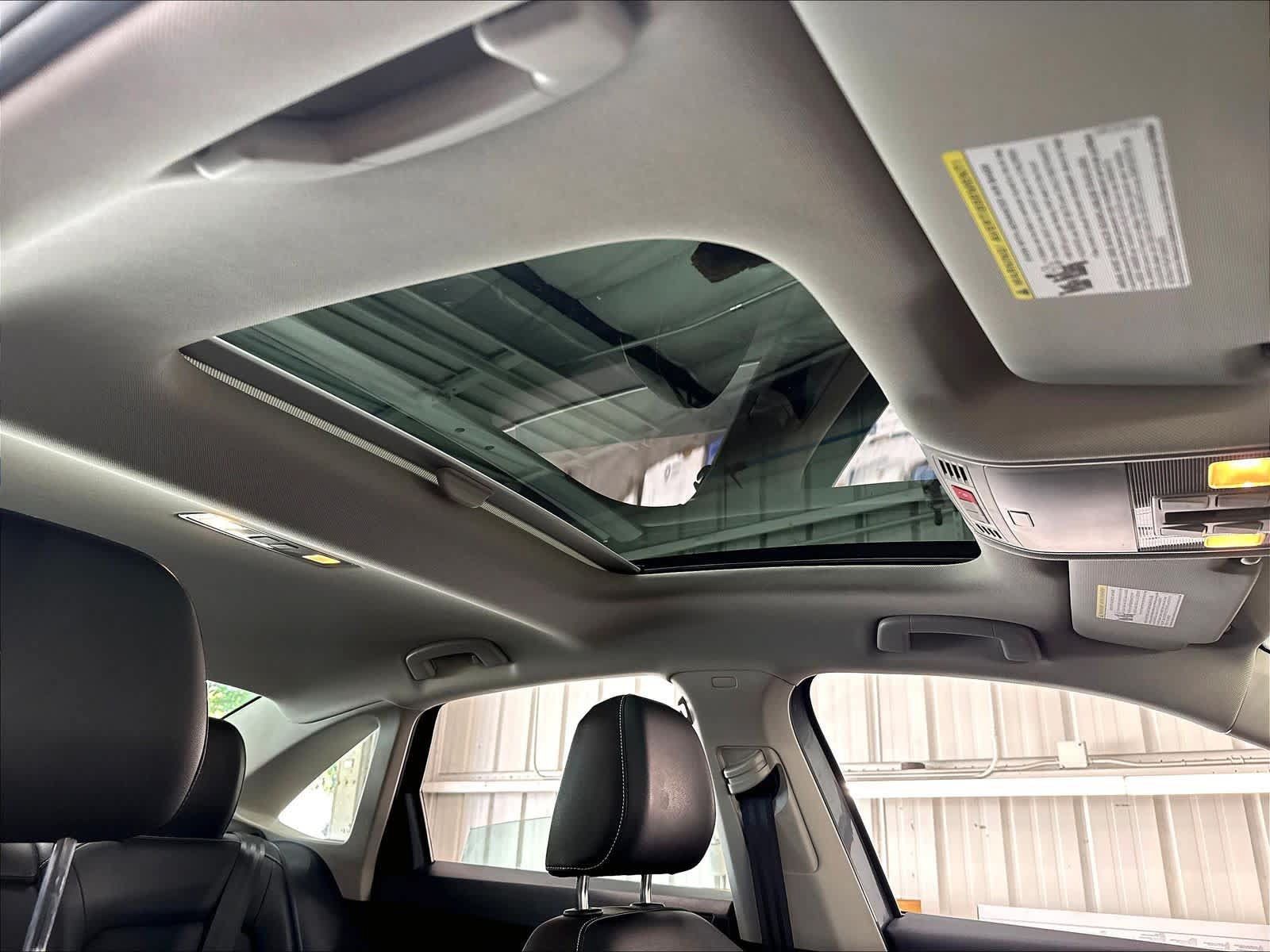 Used 2024 Volkswagen Jetta SE w/ Panoramic Sunroof Package FWD image 28