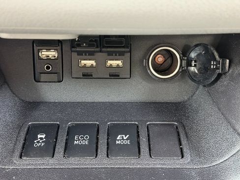 Used 2019 Toyota Highlander LE w/ Protection Package #3 AWD/4WD image 51