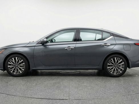 Used 2025 Nissan Altima 2.5 SV image 5