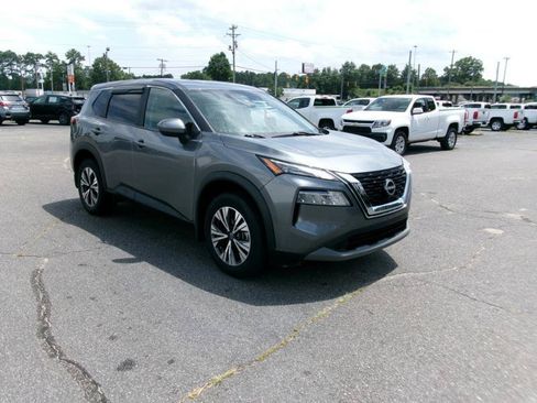 Used 2023 Nissan Rogue SV FWD image 4