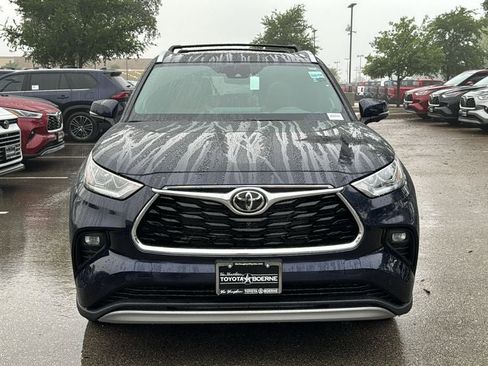New 2026 Toyota Highlander Platinum AWD/4WD image 2