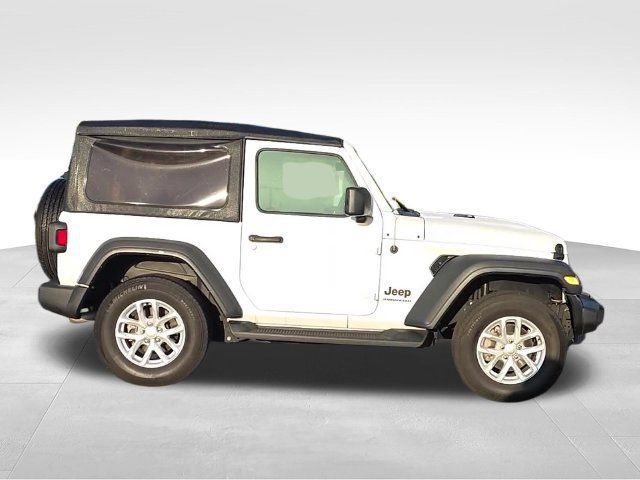 Used 2023 Jeep Wrangler Sport AWD/4WD image 2