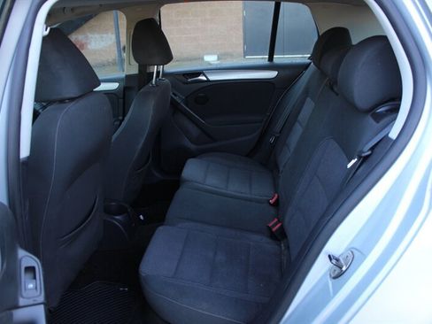 Used 2010 Volkswagen Golf 4-Door FWD image 13