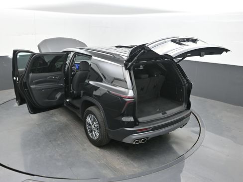 Used 2025 Chevrolet Traverse LT FWD image 44