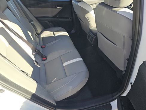 Used 2025 Toyota Camry SE AWD/4WD image 6