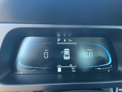 Used 2025 Hyundai Elantra SE image 12