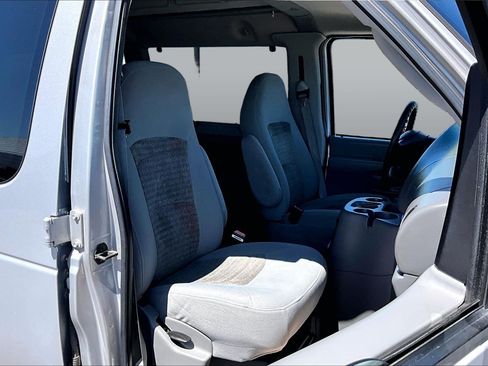 Used 2005 Ford E-350 and Econoline 350 XL RWD image 7