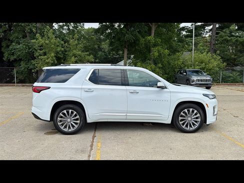 Used 2023 Chevrolet Traverse Premier w/ LPO, Floor Liner Package AWD/4WD image 6