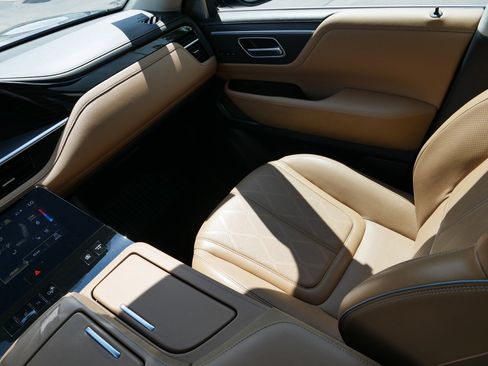 Certified 2025 INFINITI QX80 Sensory image 11