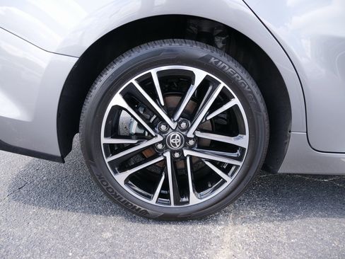 Used 2025 Toyota Camry XLE image 12