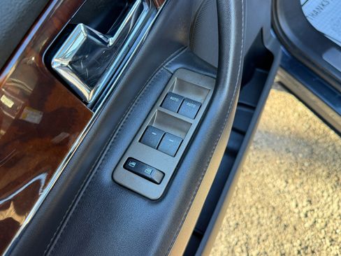 Used 2014 Lincoln MKX AWD w/ Equipment Group 102A image 17