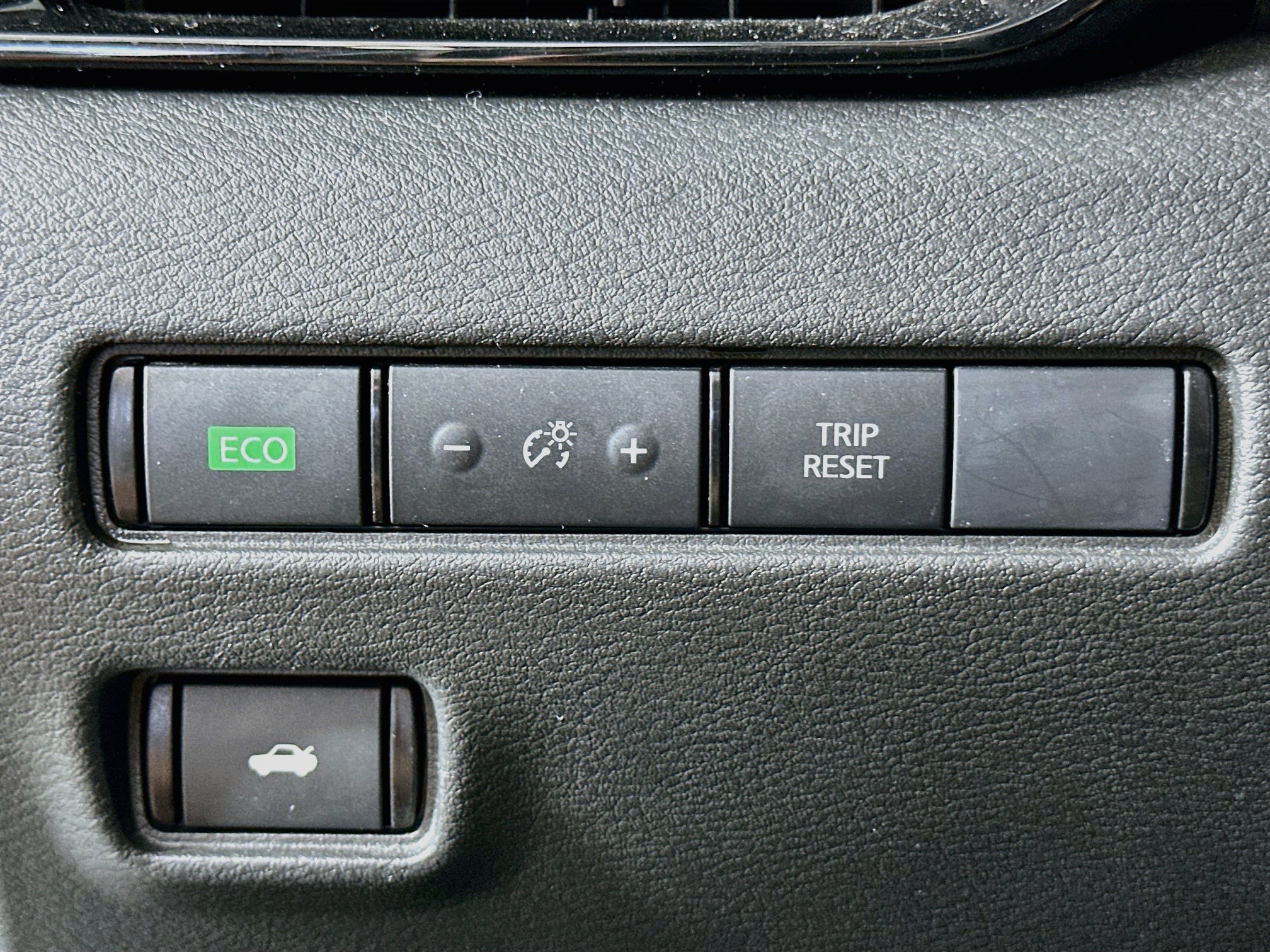 Used 2025 Nissan Sentra SR FWD image 17