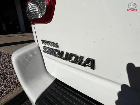 Used 2005 Toyota Sequoia SR5 AWD/4WD image 23