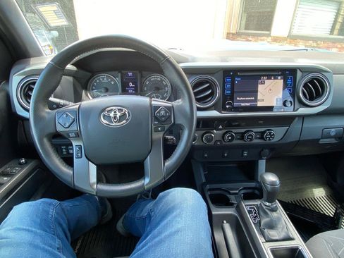 Used 2017 Toyota Tacoma TRD Sport w/ Tow Package (A/T) AWD/4WD image 13