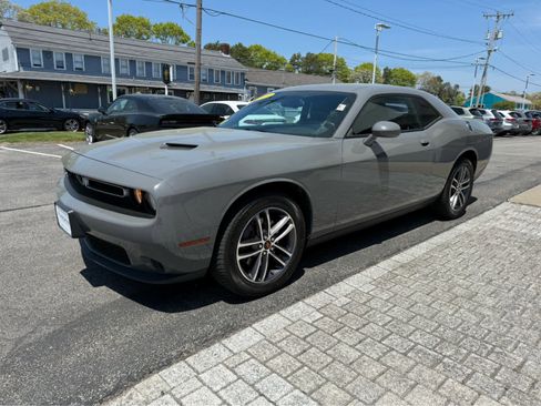 Used 2019 Dodge Challenger SXT AWD/4WD image 3
