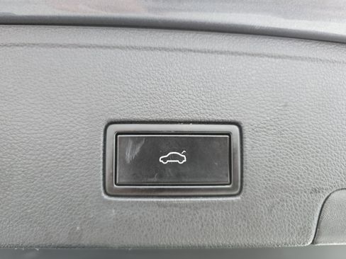 Used 2021 Volkswagen Atlas Cross Sport SEL Premium image 13