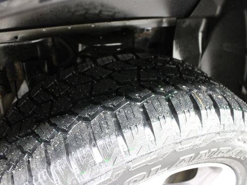 Used 2019 RAM 1500 Laramie AWD/4WD image 38