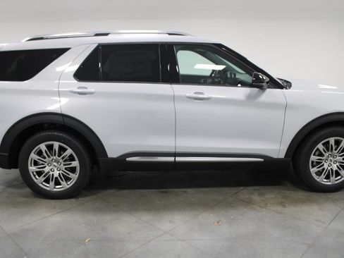 New 2026 Ford Explorer Platinum RWD image 10