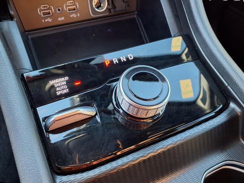 Used 2025 Jeep Grand Cherokee L Limited w/ Luxury Tech Group II image 9