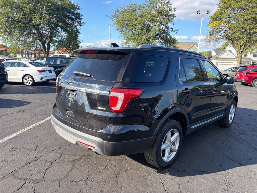 Used 2017 Ford Explorer XLT AWD/4WD image 6