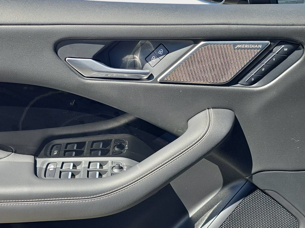 Certified 2024 Jaguar I-PACE R-Dynamic HSE AWD/4WD image 28