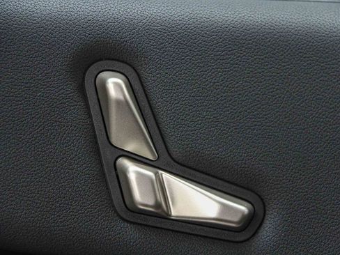 New 2026 BMW iX xDrive60 w/ Premium Package image 21