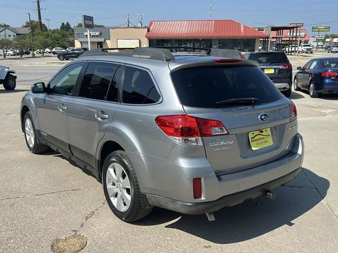 Used 2010 Subaru Outback 2.5i Premium AWD/4WD image 5