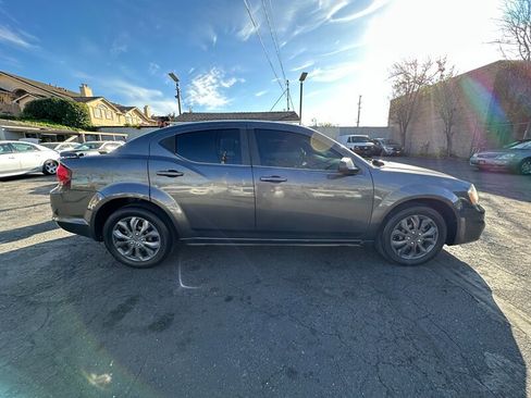 Used 2014 Dodge Avenger SE image 4