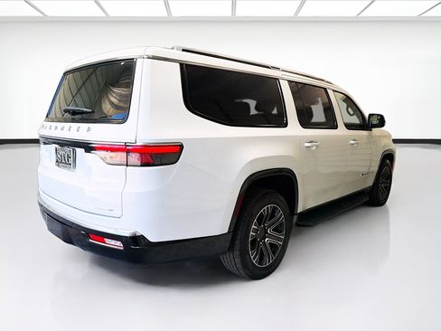 Used 2024 Jeep Wagoneer L Series II RWD image 4