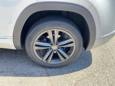 Used 2021 Volkswagen Atlas Cross Sport SE w/ Panoramic Sunroof Package FWD image 24