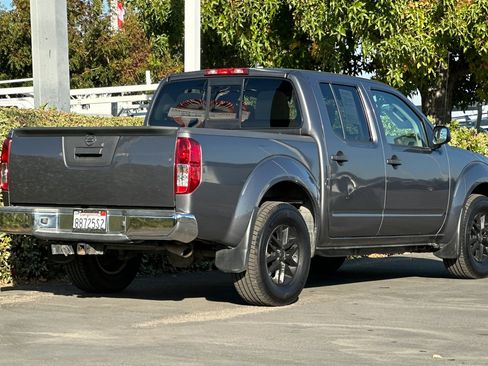 Certified 2019 Nissan Frontier SV image 4