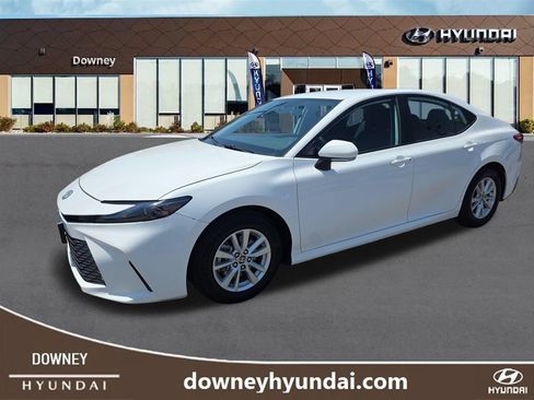 Used 2025 Toyota Camry LE FWD image 1