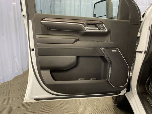 Used 2024 Chevrolet Silverado 2500 LTZ w/ LTZ Convenience Package image 9