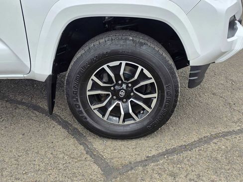 Used 2020 Toyota Tacoma TRD Sport AWD/4WD image 9