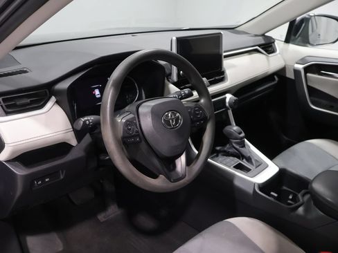Used 2023 Toyota RAV4 XLE AWD/4WD image 13