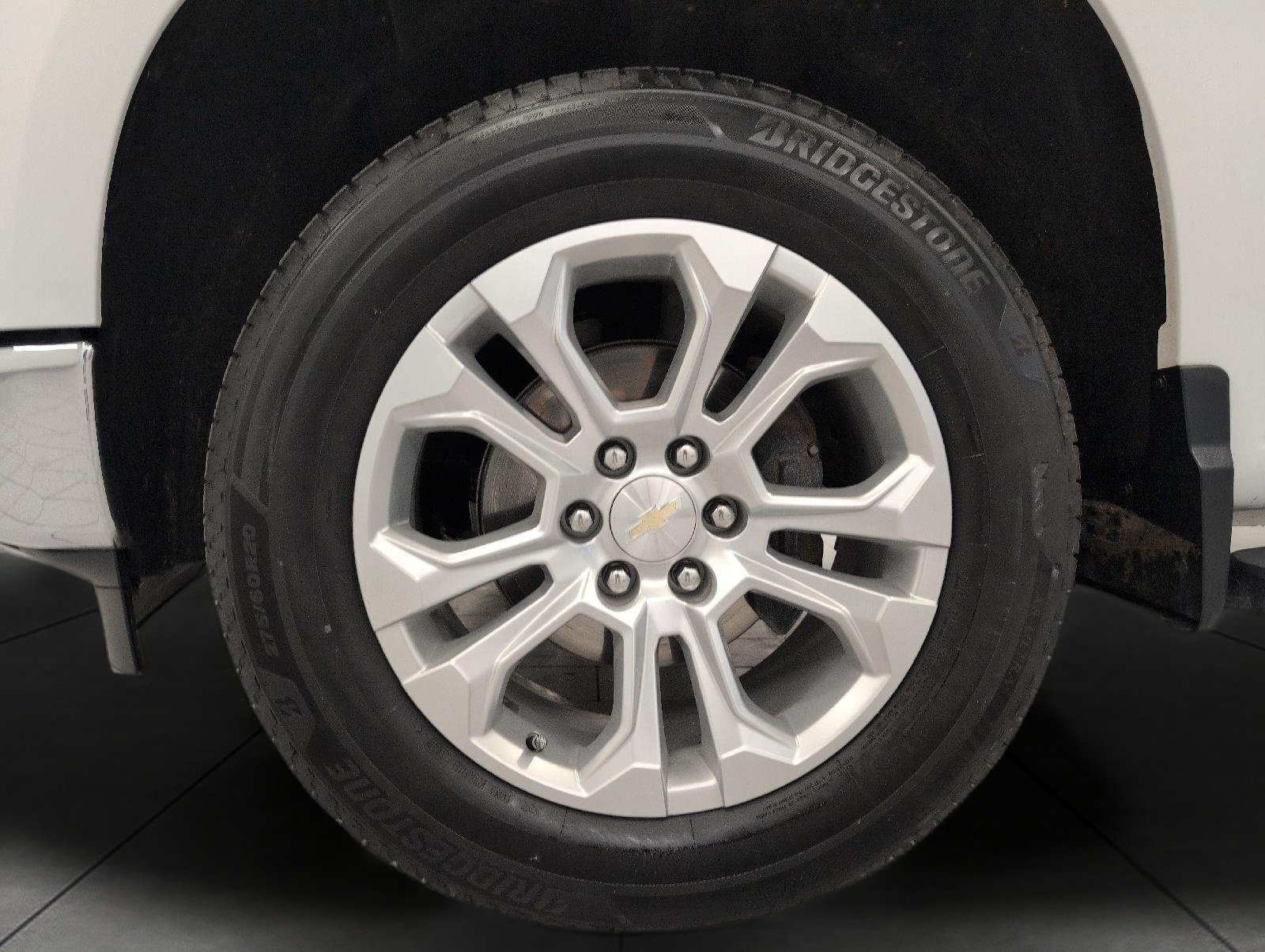 Used 2023 Chevrolet Silverado 1500 LTZ AWD/4WD image 3