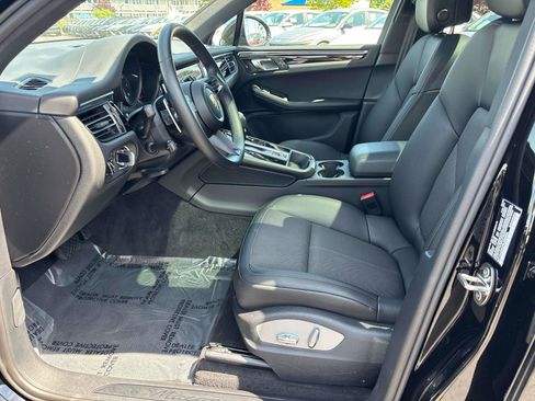Used 2024 Porsche Macan AWD/4WD image 9