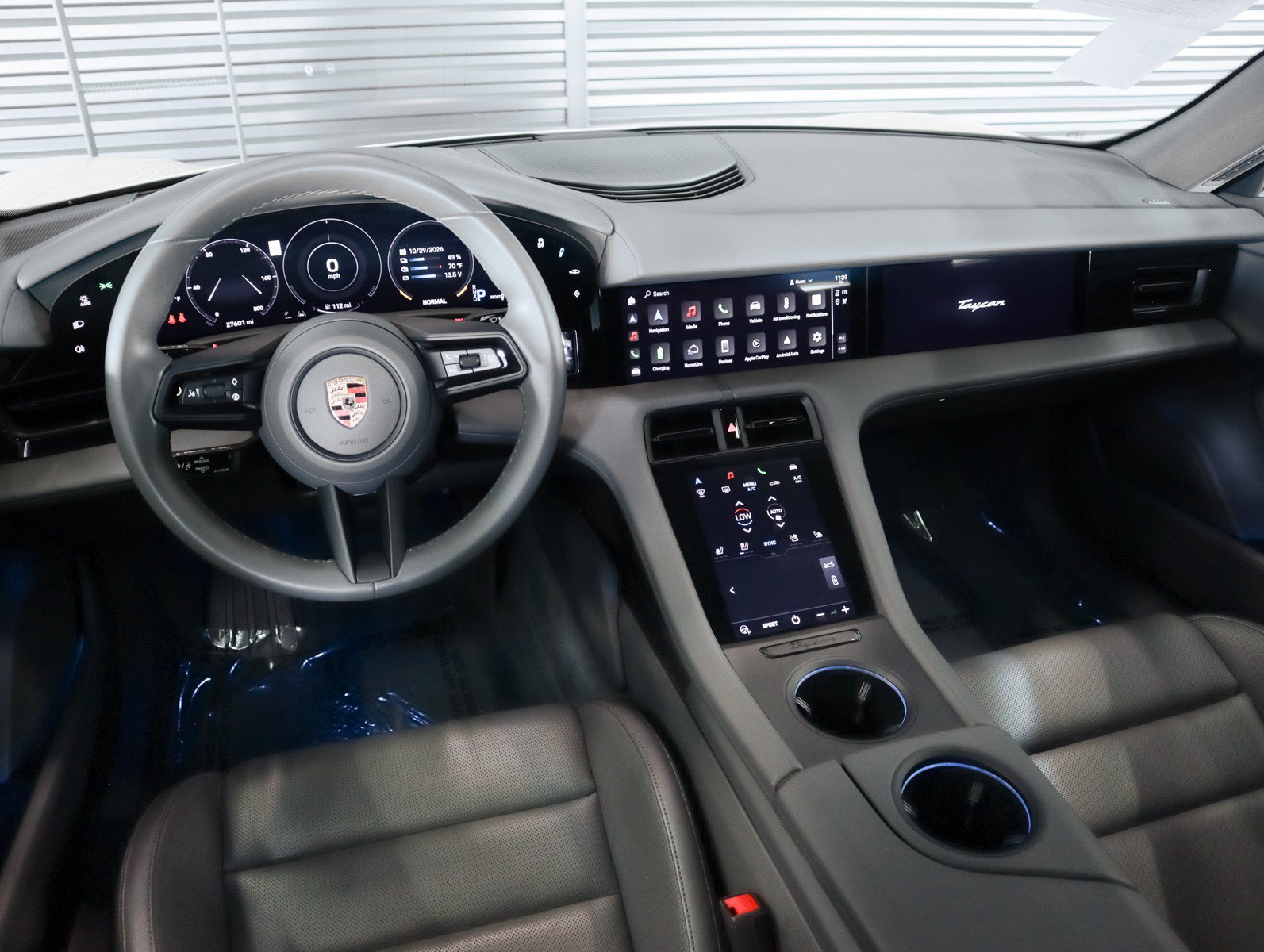 Certified 2024 Porsche Taycan w/ Premium Package RWD image 18
