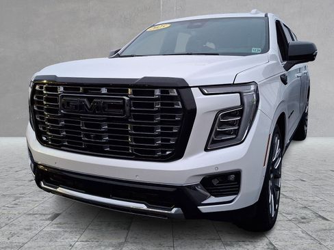 Certified 2025 GMC Yukon XL Denali Ultimate w/ LPO, Illumination Package image 4