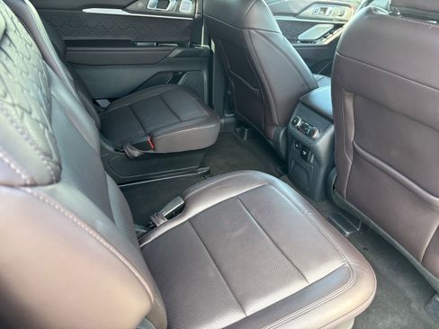 Used 2025 Ford Explorer Platinum w/ LUX Leather Package AWD/4WD image 16