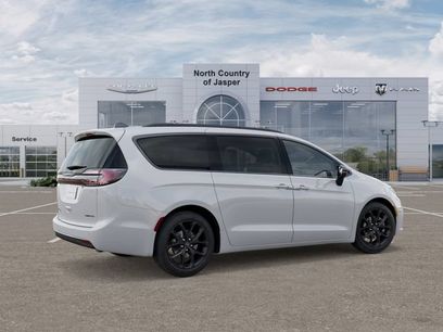 New 2026 Chrysler Pacifica Limited w/ S Appearance Package
