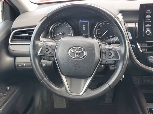 Used 2022 Toyota Camry SE FWD image 11