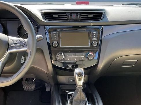 Used 2022 Nissan Rogue Sport S FWD image 9
