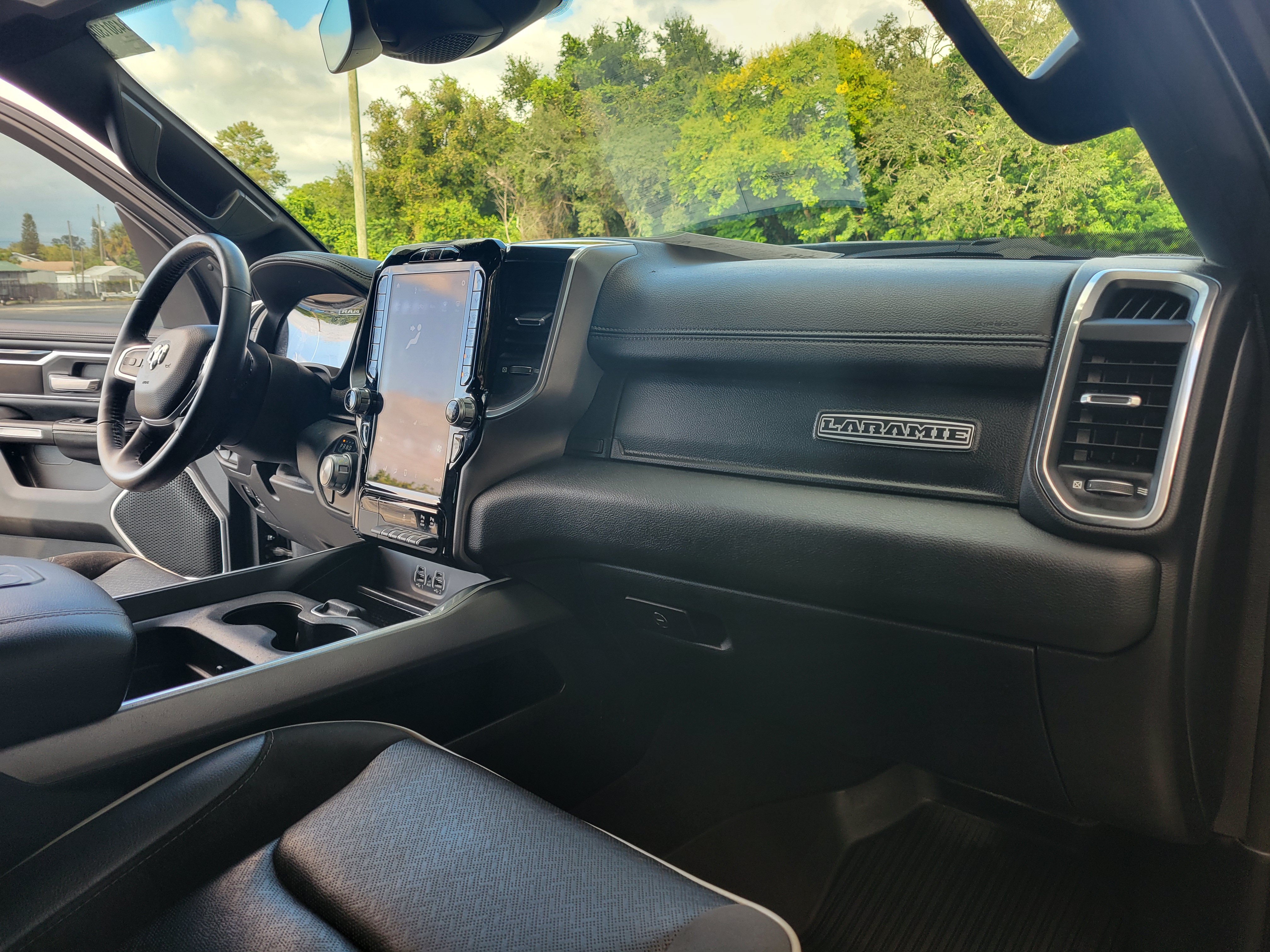 Used 2021 RAM 1500 Laramie w/ Sport Appearance Package AWD/4WD image 32