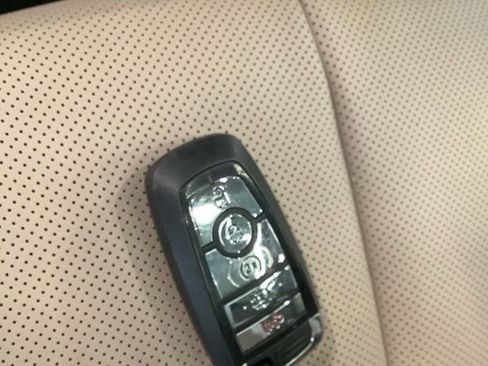 Used 2023 Lincoln Corsair AWD w/ Equipment Group 101A image 21