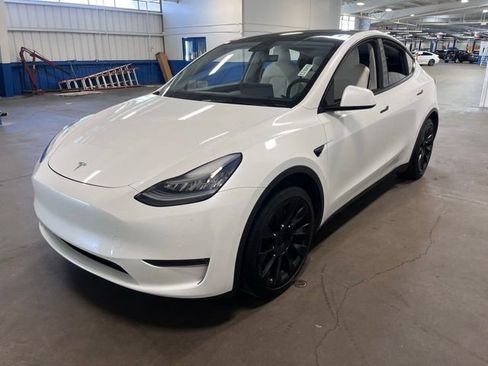 Used 2021 Tesla Model Y Long Range image 7