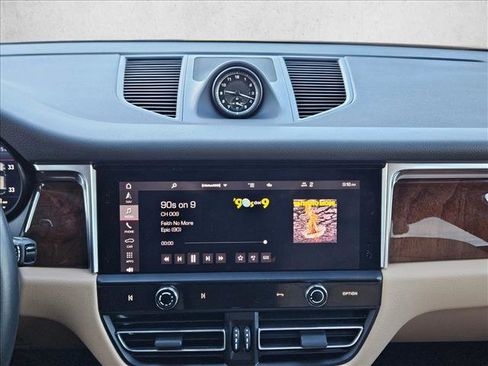 Used 2023 Porsche Macan S image 13