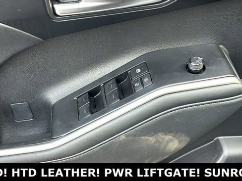 Used 2024 Toyota Highlander XLE image 9